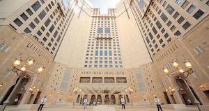 Deluxe April Umrah Package